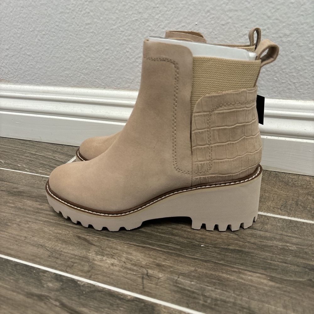 Dolce Vita tan suede ankle boots - Picture 2 of 8